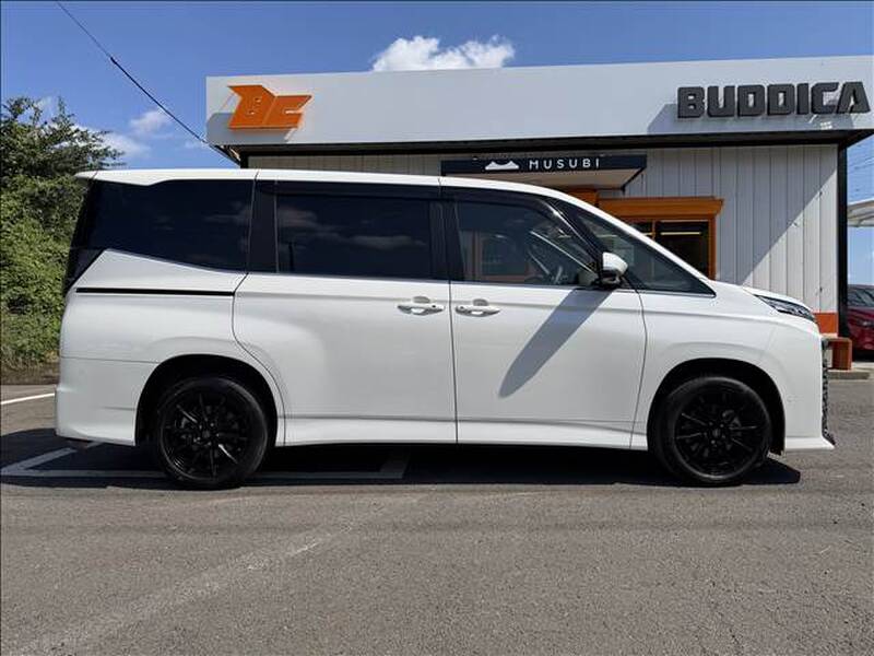2022 TOYOTA VOXY for sale - more photos