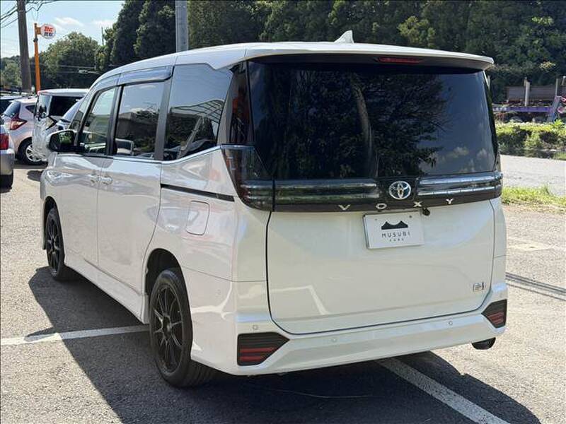 2022 TOYOTA VOXY for sale - photo 9