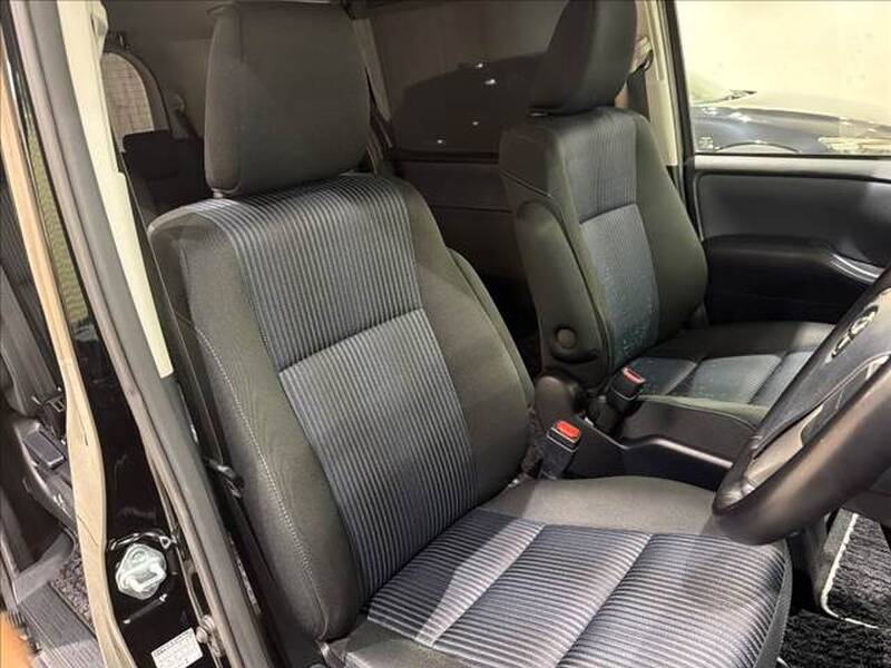 2017 TOYOTA VOXY for sale - photo 10