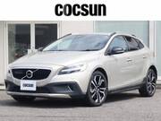2017 VOLVO V40