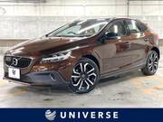 2019 VOLVO V40