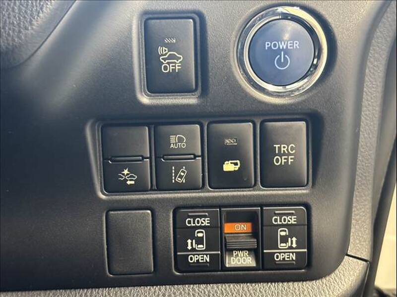 2018 TOYOTA NOAH for sale - more photos