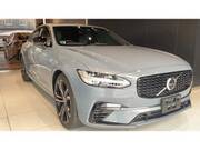 2022 VOLVO S90
