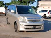 2005 TOYOTA NOAH X
