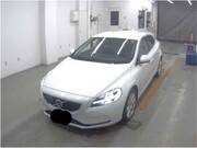 2018 VOLVO V40
