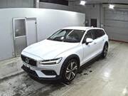 2021 VOLVO V60