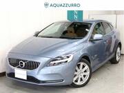 2019 VOLVO V40