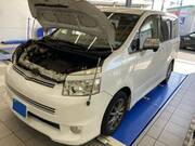 2010 TOYOTA VOXY