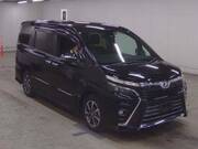 2018 TOYOTA VOXY