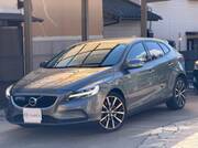 2017 VOLVO V40