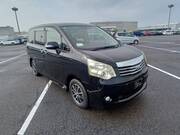 2010 TOYOTA NOAH X